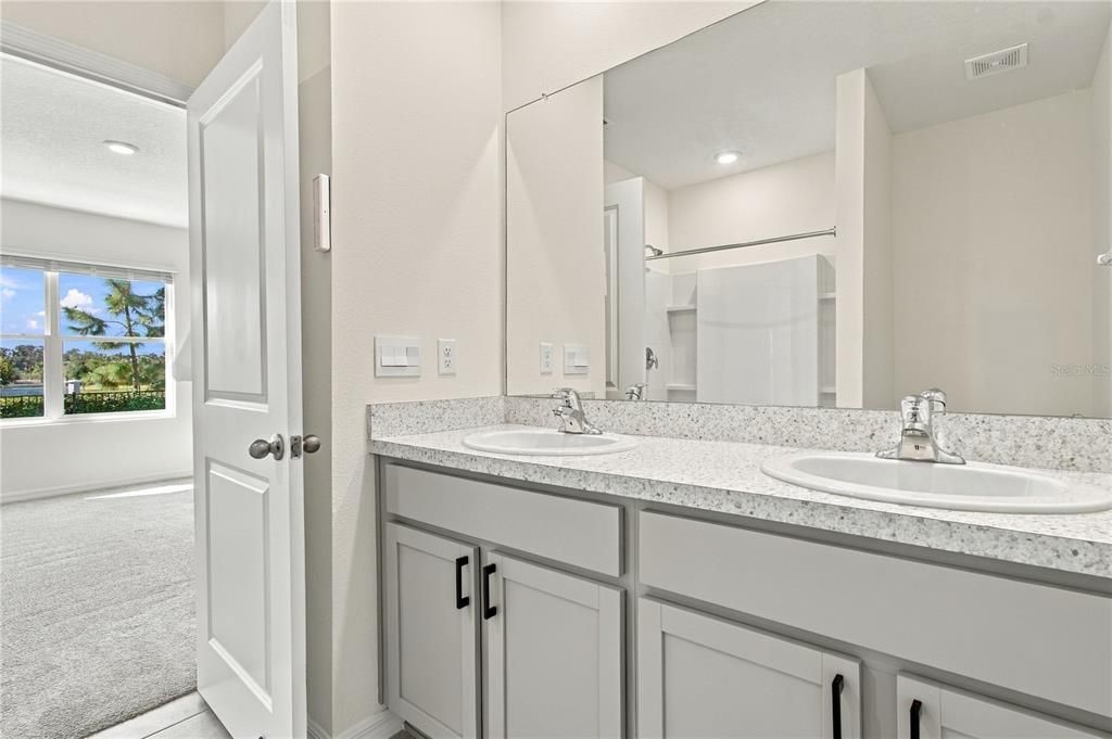 For Sale: $307,000 (3 beds, 2 baths, 1566 Square Feet)