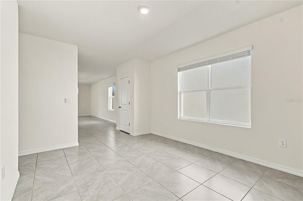 For Sale: $307,000 (3 beds, 2 baths, 1566 Square Feet)