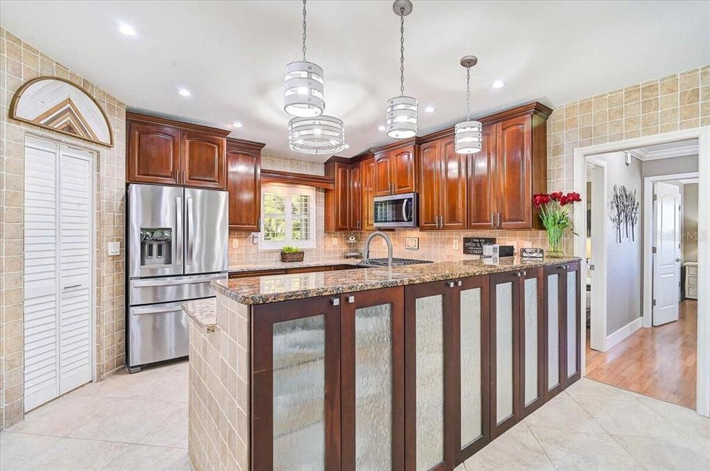 На продажу: $695,000 (3 спален, 2 ванн, 1979 Квадратных фут)
