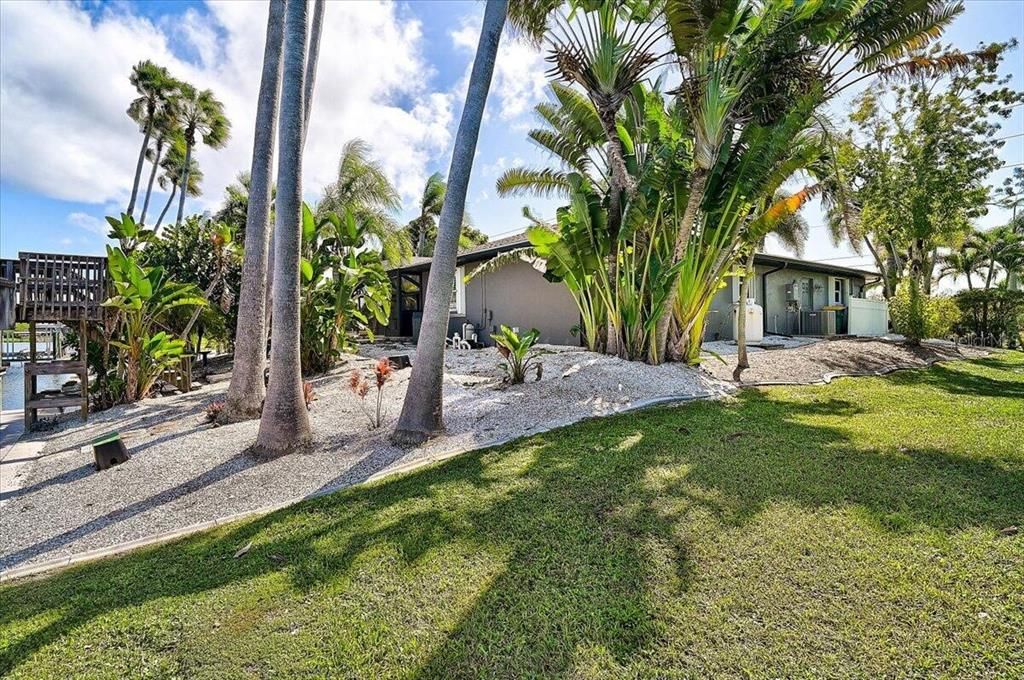 На продажу: $695,000 (3 спален, 2 ванн, 1979 Квадратных фут)