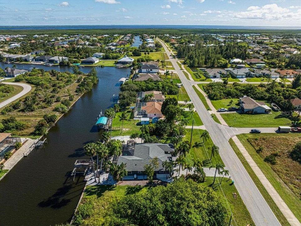 На продажу: $695,000 (3 спален, 2 ванн, 1979 Квадратных фут)