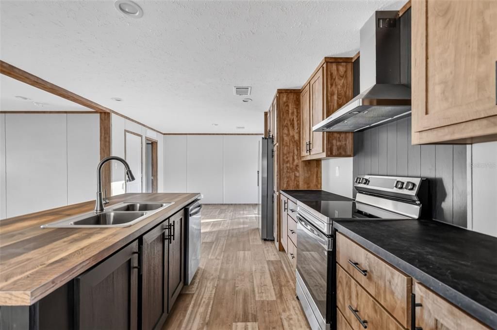 На продажу: $244,999 (3 спален, 2 ванн, 1568 Квадратных фут)