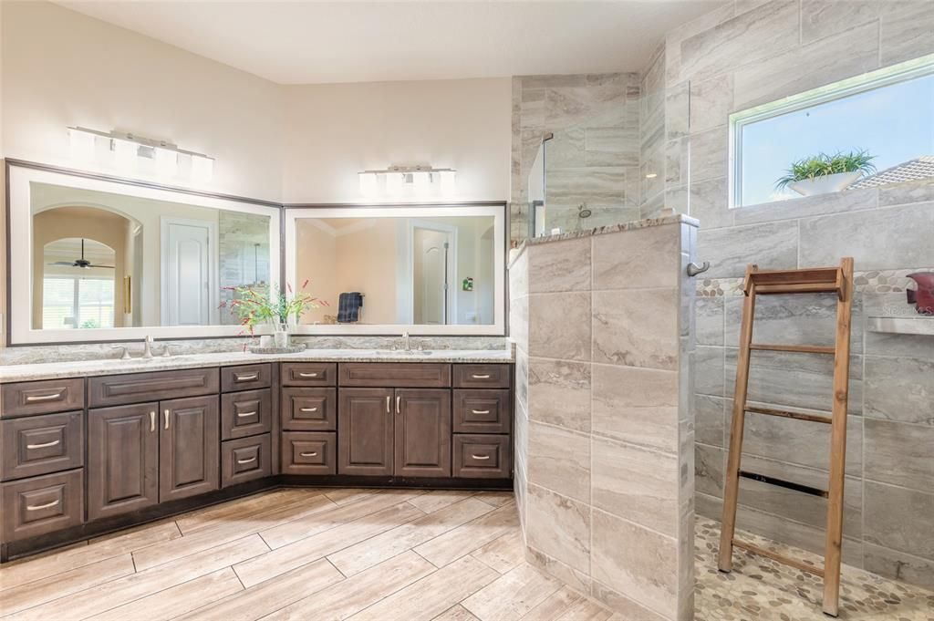 На продажу: $899,999 (3 спален, 3 ванн, 2811 Квадратных фут)
