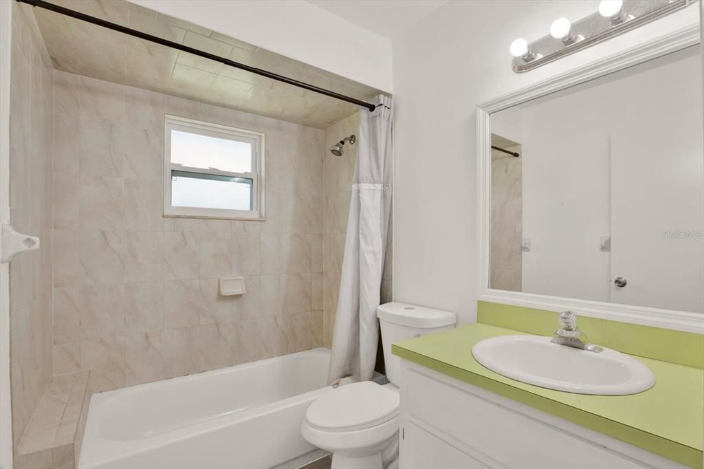 En Venta: $220,000 (2 camas, 2 baños, 1011 Pies cuadrados)