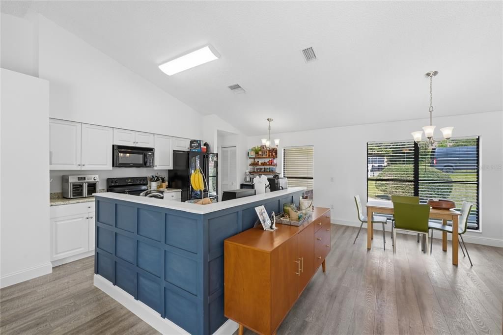 En Venta: $359,400 (3 camas, 2 baños, 1711 Pies cuadrados)