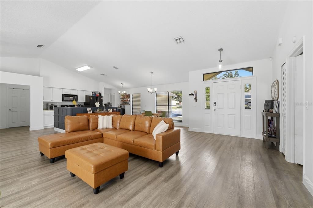 En Venta: $359,400 (3 camas, 2 baños, 1711 Pies cuadrados)