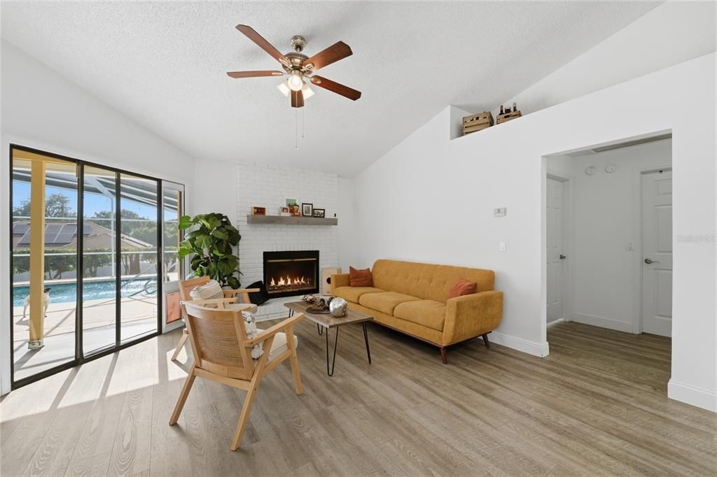 En Venta: $359,400 (3 camas, 2 baños, 1711 Pies cuadrados)