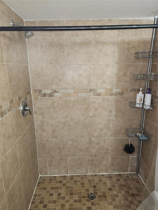 На продажу: $124,999 (2 спален, 2 ванн, 1068 Квадратных фут)