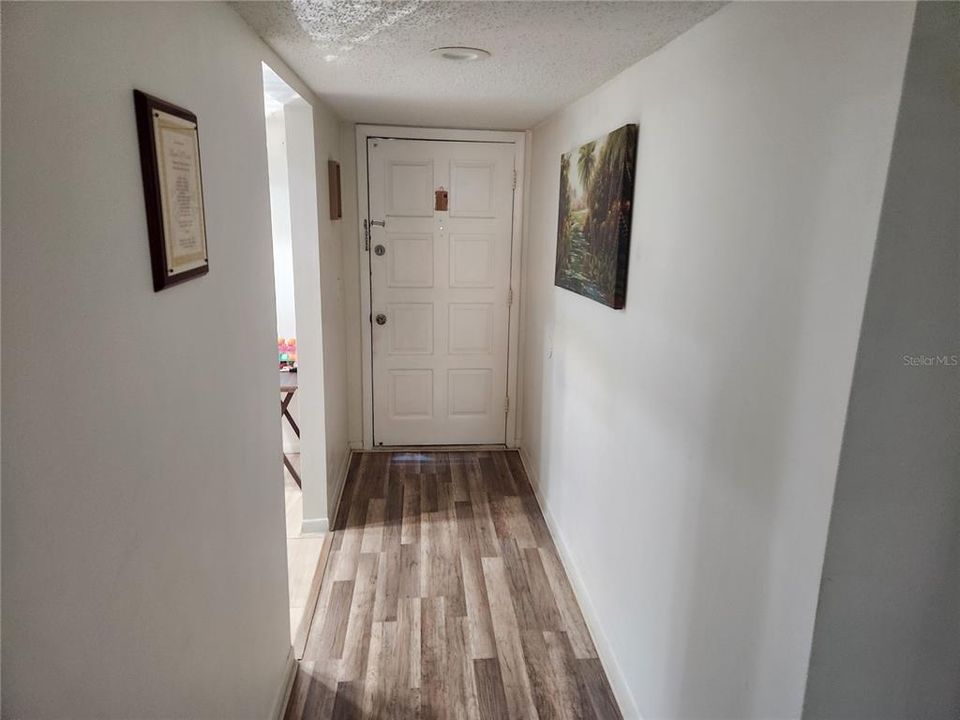 На продажу: $124,999 (2 спален, 2 ванн, 1068 Квадратных фут)