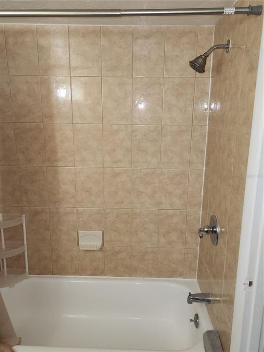 На продажу: $124,999 (2 спален, 2 ванн, 1068 Квадратных фут)