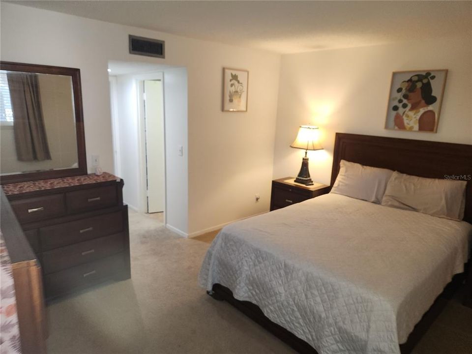 На продажу: $124,999 (2 спален, 2 ванн, 1068 Квадратных фут)