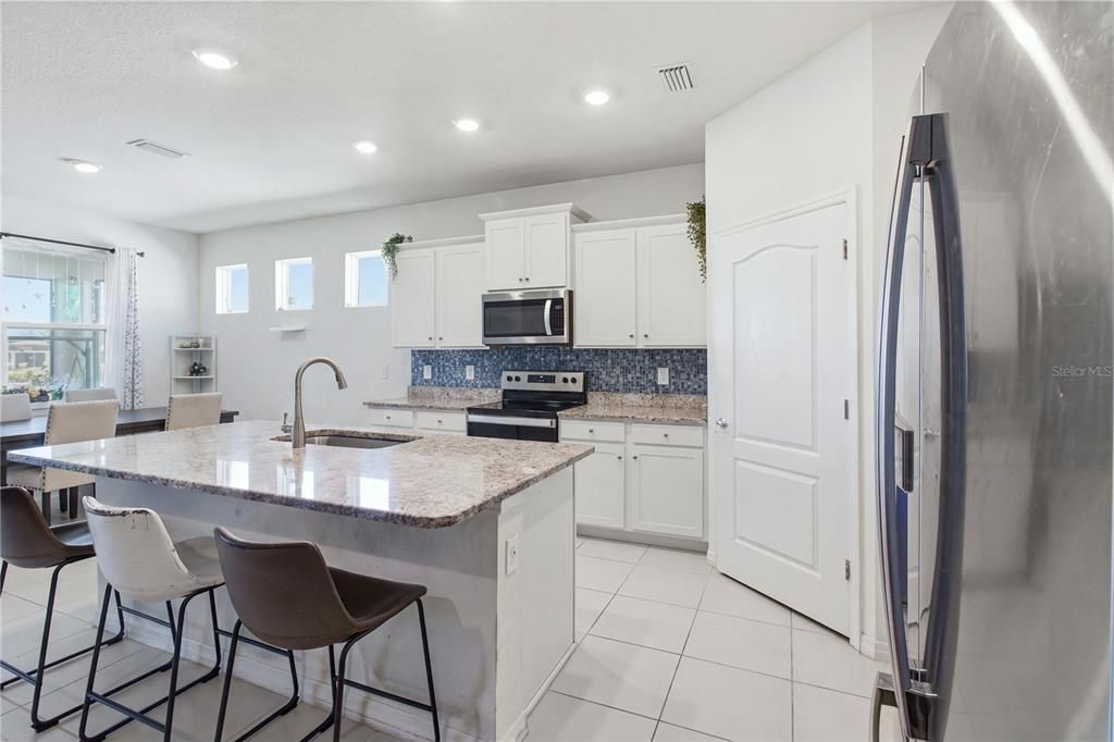 En Venta: $419,990 (4 camas, 2 baños, 2047 Pies cuadrados)