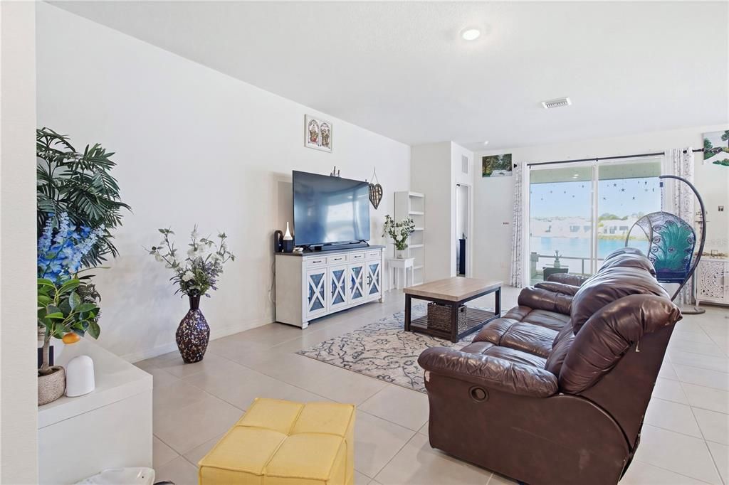 En Venta: $419,990 (4 camas, 2 baños, 2047 Pies cuadrados)