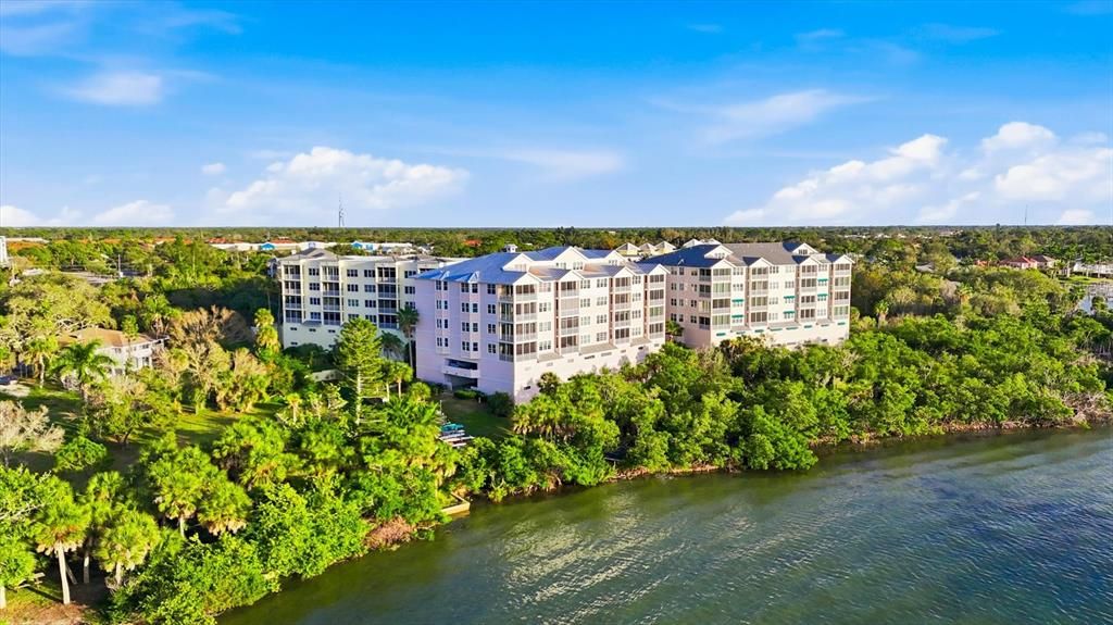 En Venta: $569,000 (2 camas, 2 baños, 1943 Pies cuadrados)