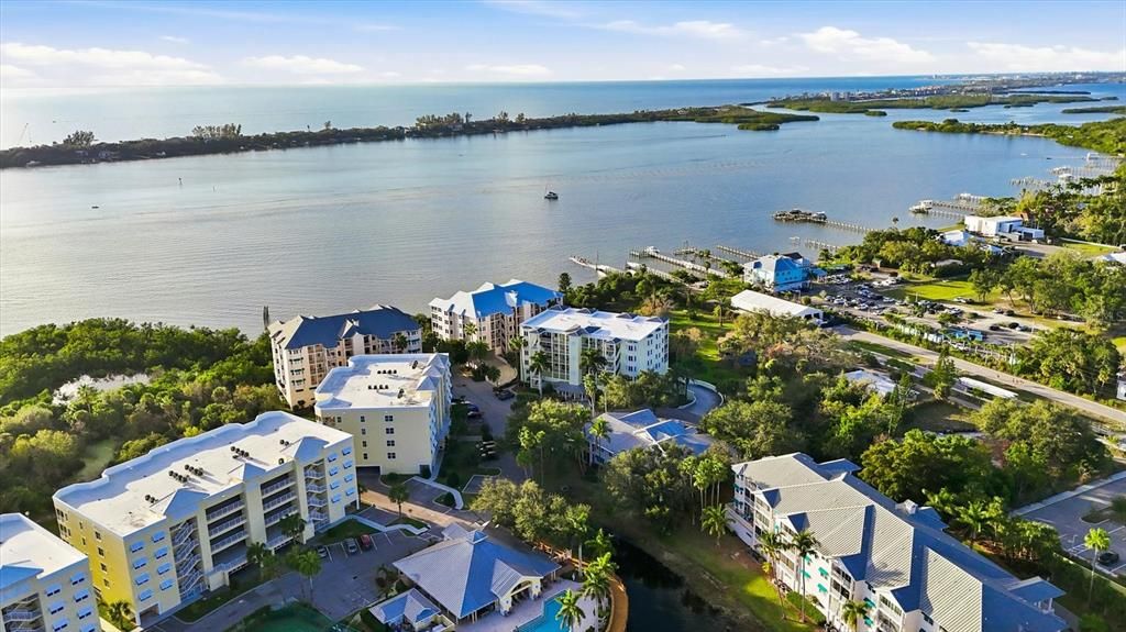 En Venta: $569,000 (2 camas, 2 baños, 1943 Pies cuadrados)
