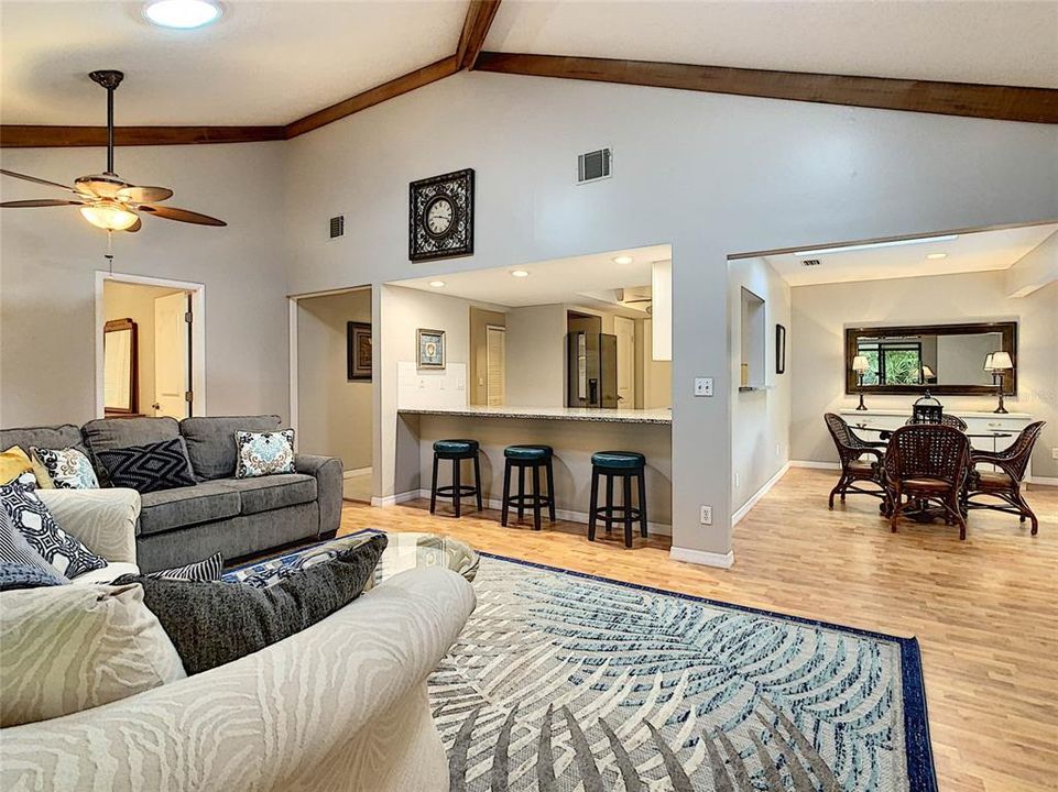 For Sale: $379,900 (2 beds, 2 baths, 1334 Square Feet)