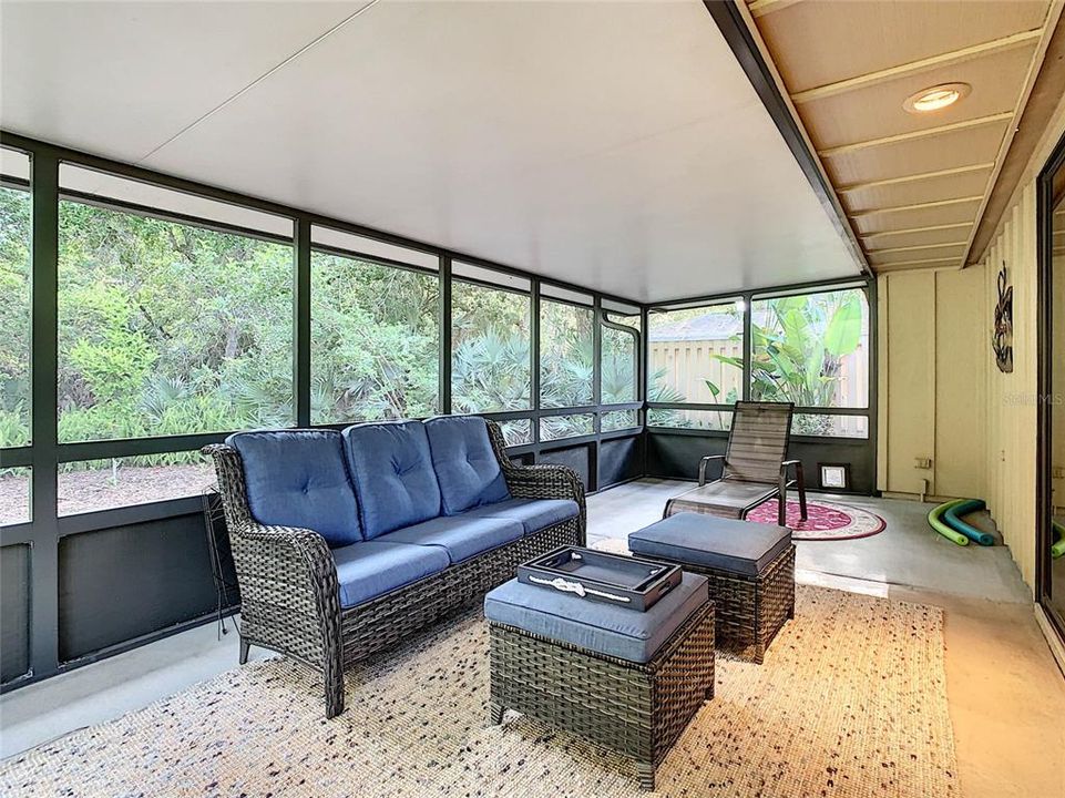 For Sale: $379,900 (2 beds, 2 baths, 1334 Square Feet)