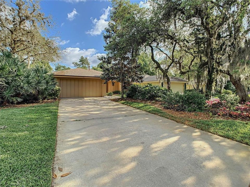 For Sale: $379,900 (2 beds, 2 baths, 1334 Square Feet)