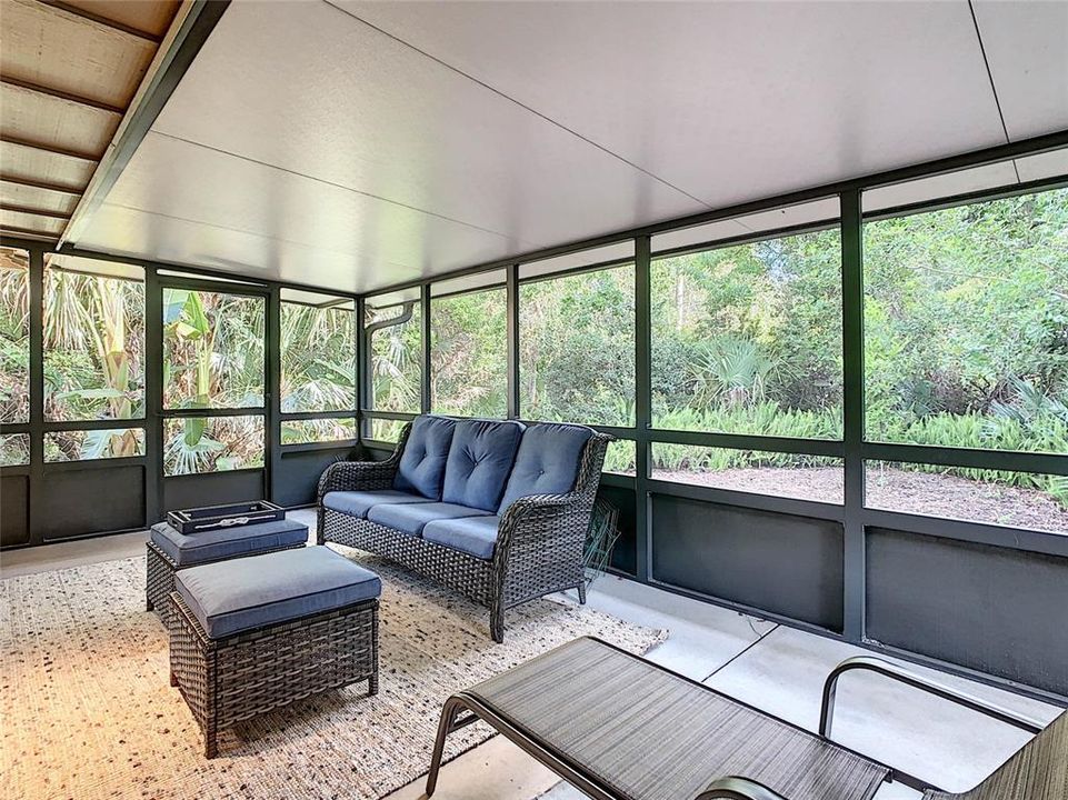 For Sale: $379,900 (2 beds, 2 baths, 1334 Square Feet)