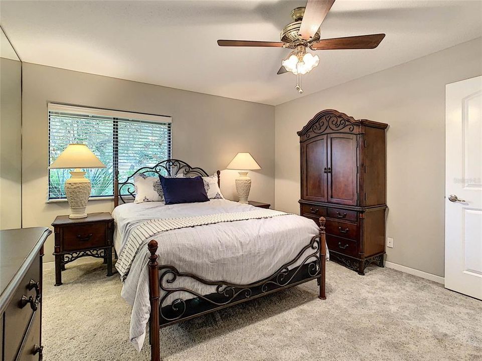 For Sale: $379,900 (2 beds, 2 baths, 1334 Square Feet)