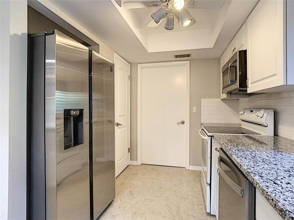 For Sale: $379,900 (2 beds, 2 baths, 1334 Square Feet)