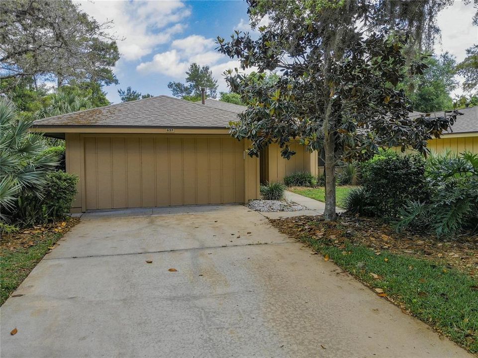 For Sale: $379,900 (2 beds, 2 baths, 1334 Square Feet)