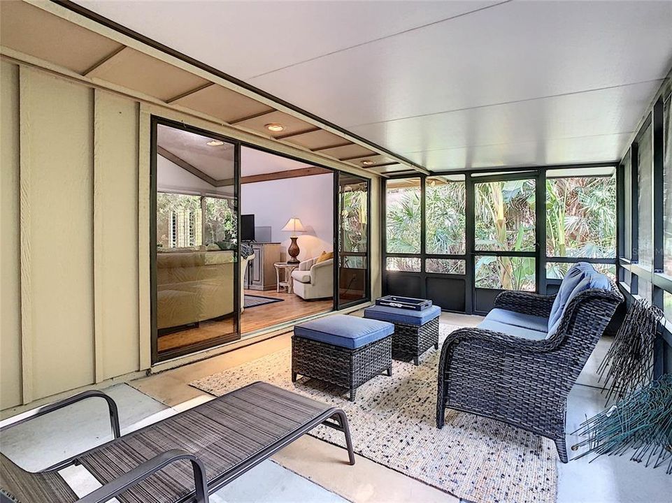 For Sale: $379,900 (2 beds, 2 baths, 1334 Square Feet)