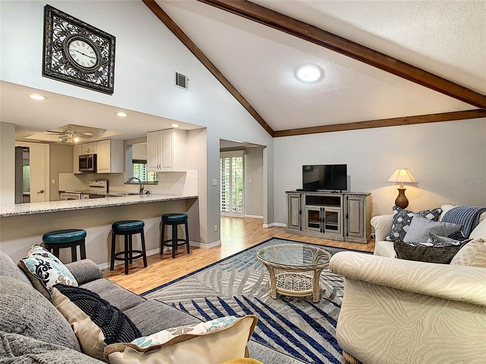 For Sale: $379,900 (2 beds, 2 baths, 1334 Square Feet)