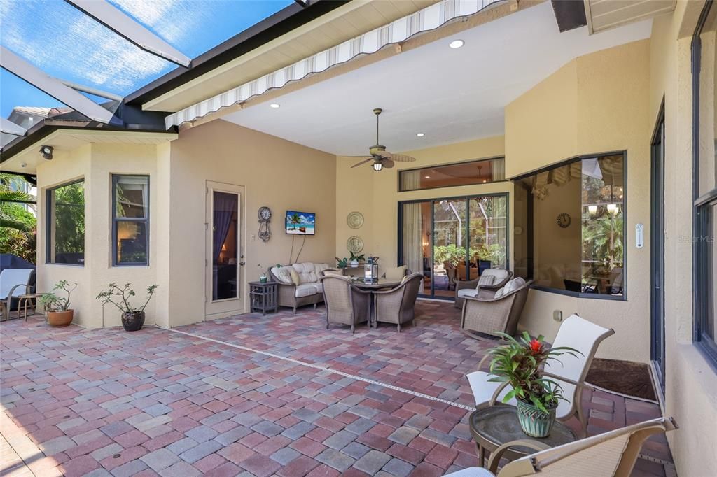 En Venta: $1,250,000 (3 camas, 2 baños, 3258 Pies cuadrados)
