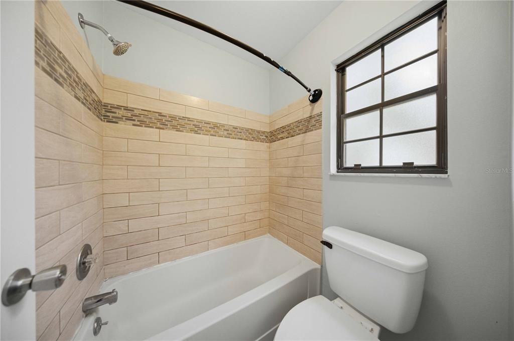 En Venta: $120,000 (2 camas, 2 baños, 832 Pies cuadrados)