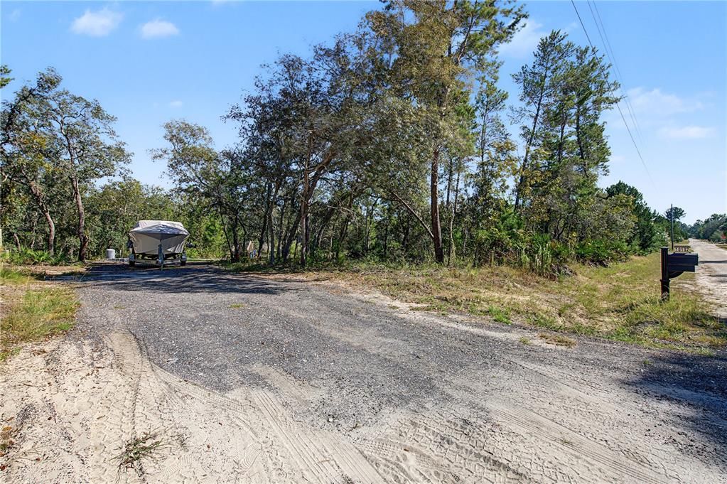 На продажу: $65,000 (1.16 acres)