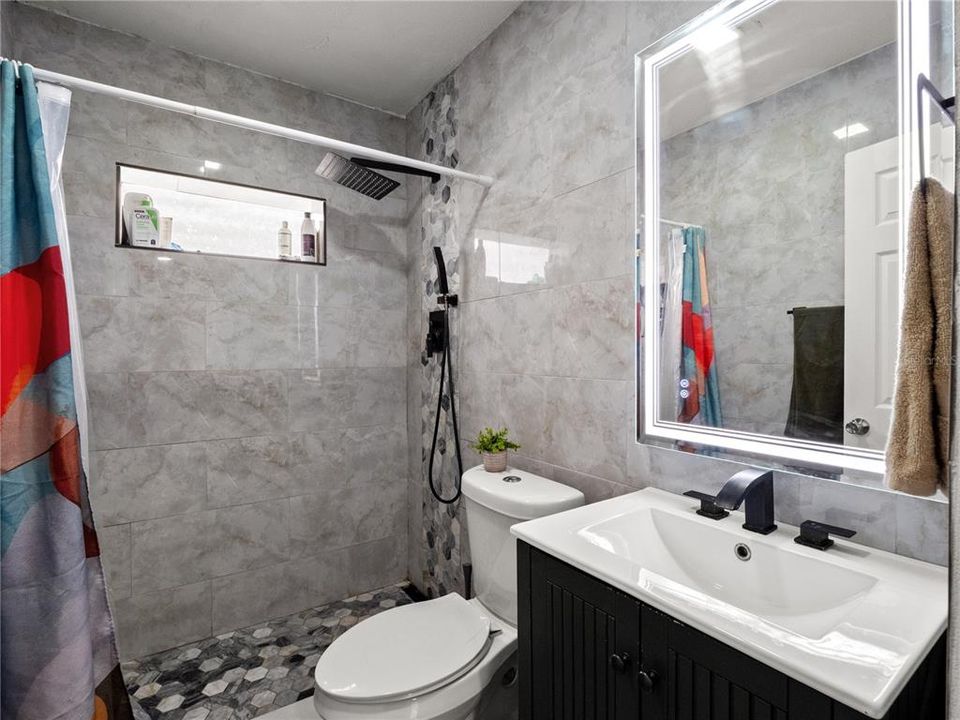 For Sale: $379,900 (3 beds, 2 baths, 1484 Square Feet)