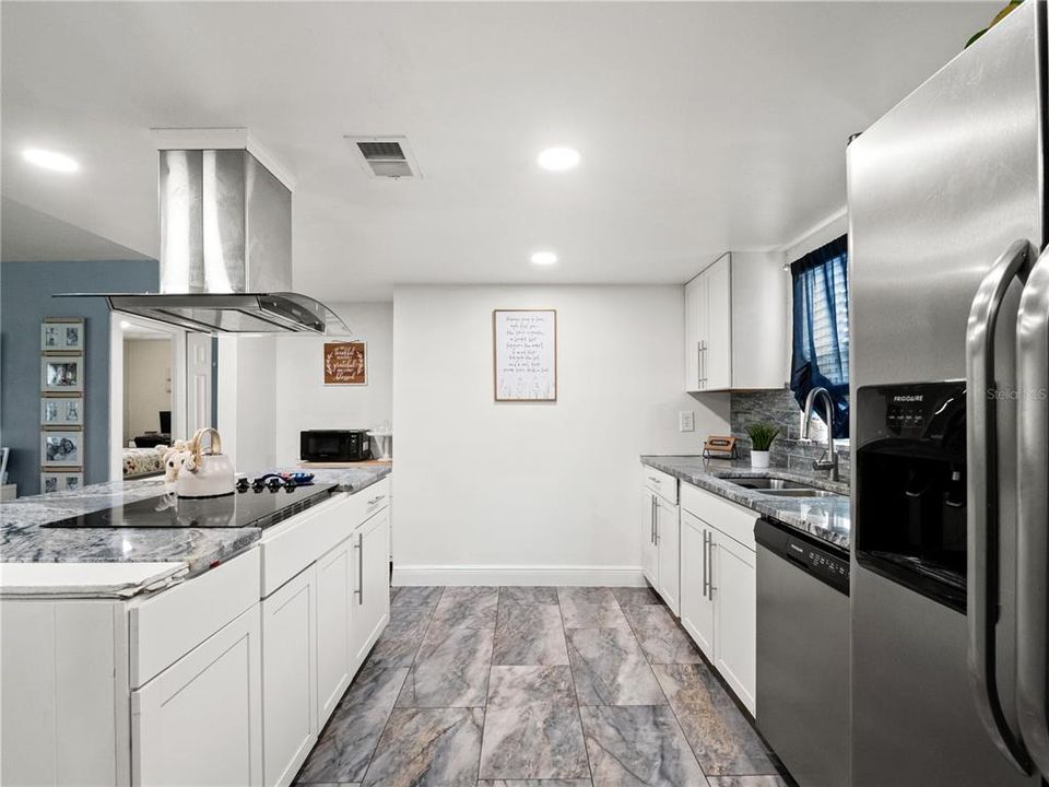 For Sale: $379,900 (3 beds, 2 baths, 1484 Square Feet)