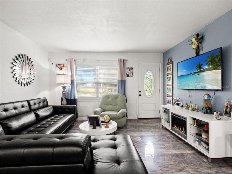 For Sale: $379,900 (3 beds, 2 baths, 1484 Square Feet)