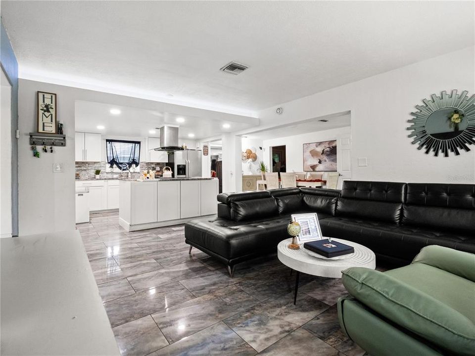 For Sale: $379,900 (3 beds, 2 baths, 1484 Square Feet)