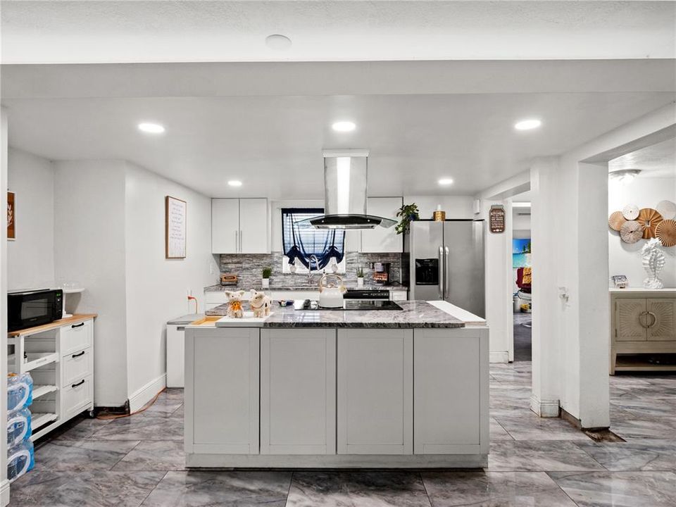 For Sale: $379,900 (3 beds, 2 baths, 1484 Square Feet)