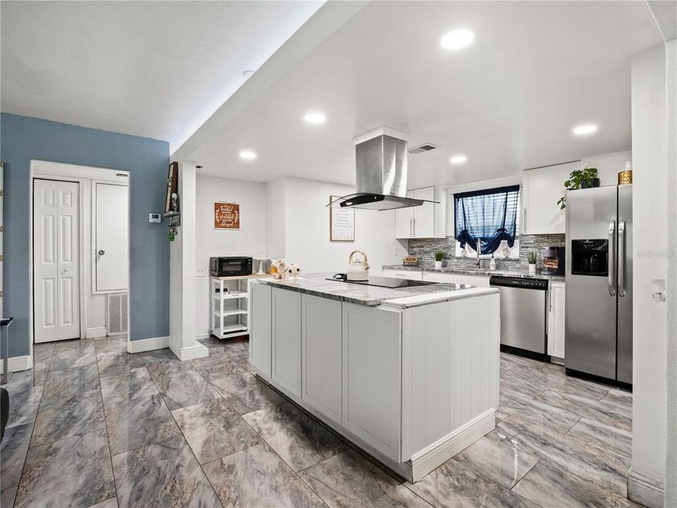 For Sale: $379,900 (3 beds, 2 baths, 1484 Square Feet)