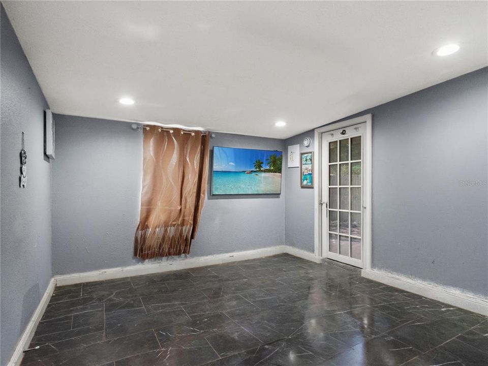 For Sale: $379,900 (3 beds, 2 baths, 1484 Square Feet)