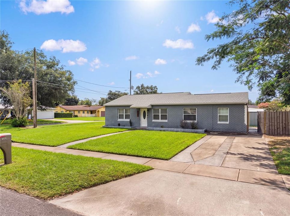 For Sale: $379,900 (3 beds, 2 baths, 1484 Square Feet)