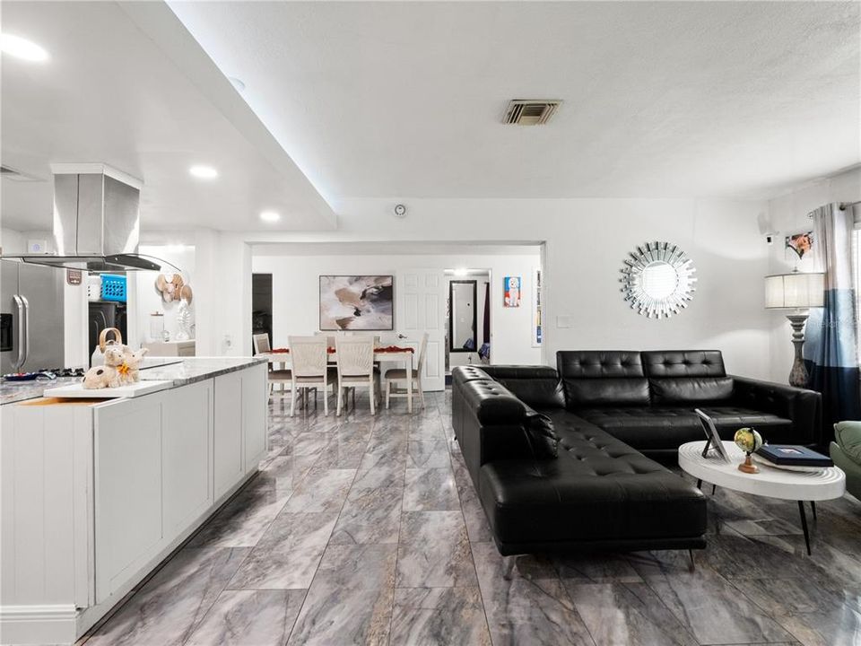 For Sale: $379,900 (3 beds, 2 baths, 1484 Square Feet)