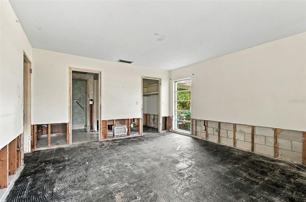 For Sale: $1,081,000 (4 beds, 2 baths, 2326 Square Feet)