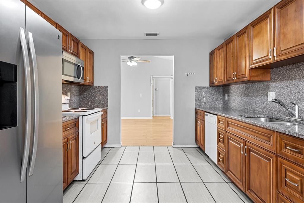 待售: $335,000 (3 贝兹, 2 浴室, 1406 平方英尺)