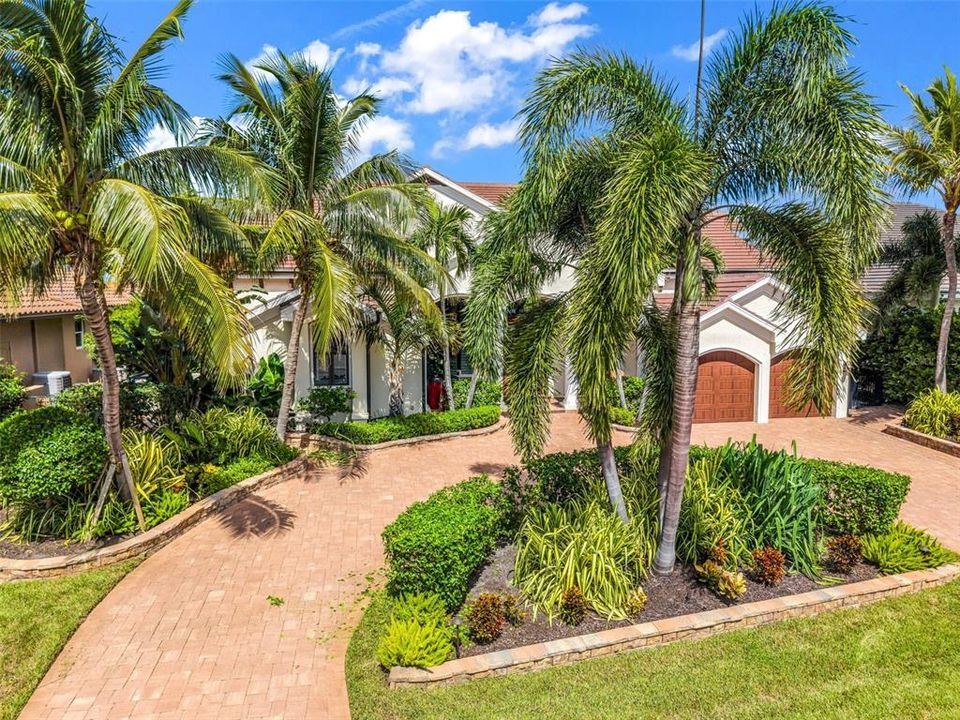 En Venta: $2,995,000 (5 camas, 4 baños, 5500 Pies cuadrados)