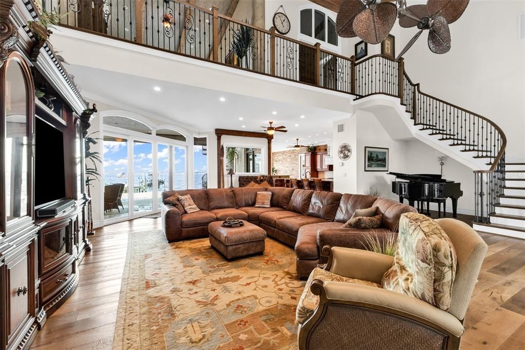 En Venta: $2,995,000 (5 camas, 4 baños, 5500 Pies cuadrados)