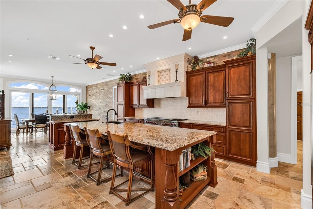 En Venta: $2,995,000 (5 camas, 4 baños, 5500 Pies cuadrados)