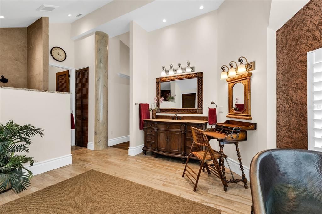 En Venta: $2,995,000 (5 camas, 4 baños, 5500 Pies cuadrados)