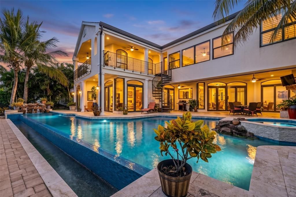 En Venta: $2,995,000 (5 camas, 4 baños, 5500 Pies cuadrados)