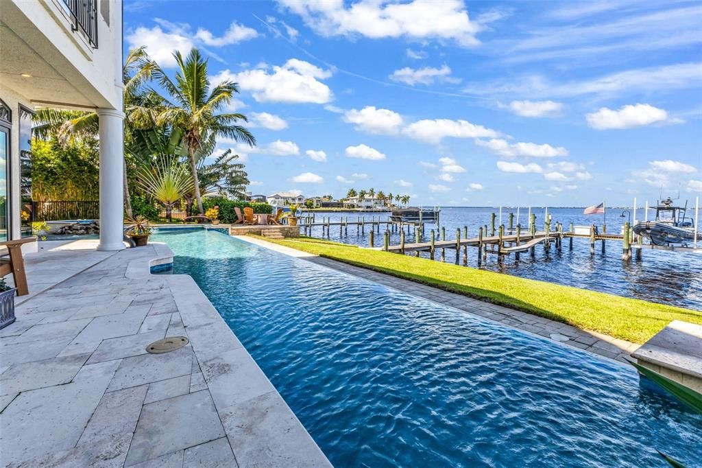 En Venta: $2,995,000 (5 camas, 4 baños, 5500 Pies cuadrados)