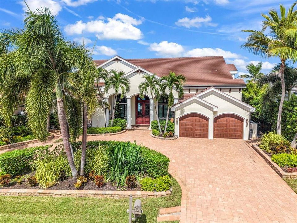 En Venta: $2,995,000 (5 camas, 4 baños, 5500 Pies cuadrados)