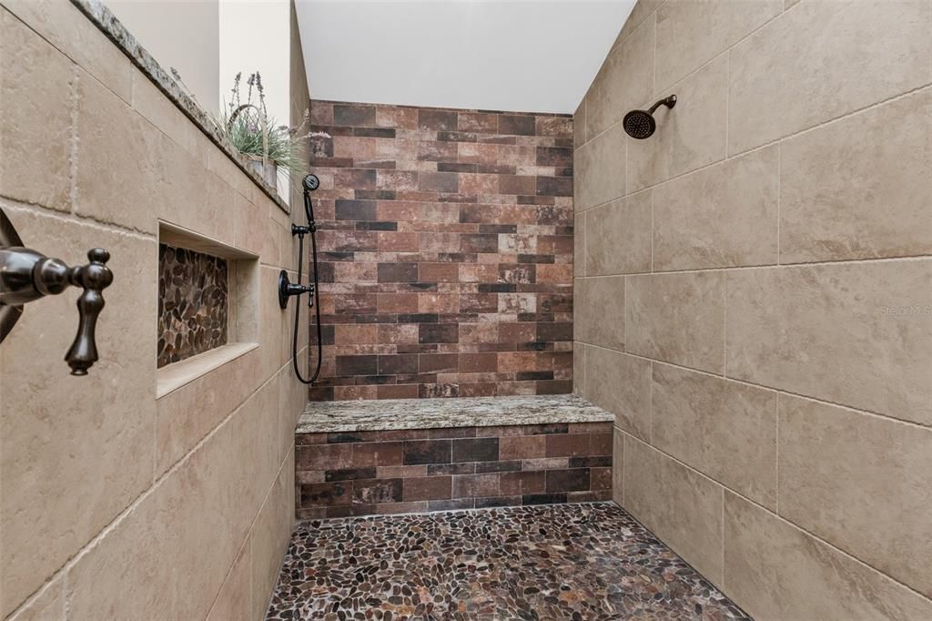 En Venta: $2,995,000 (5 camas, 4 baños, 5500 Pies cuadrados)